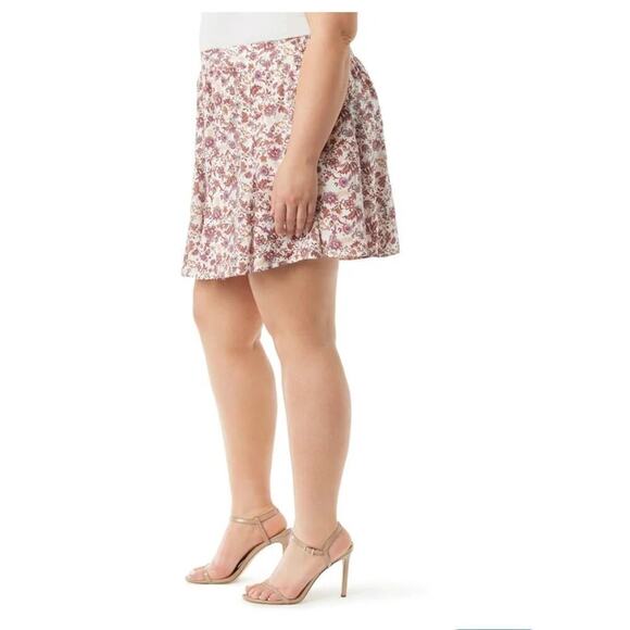 Jessica Simpson Women's Plus Pleated Floral Skort - Picture 3 of 8